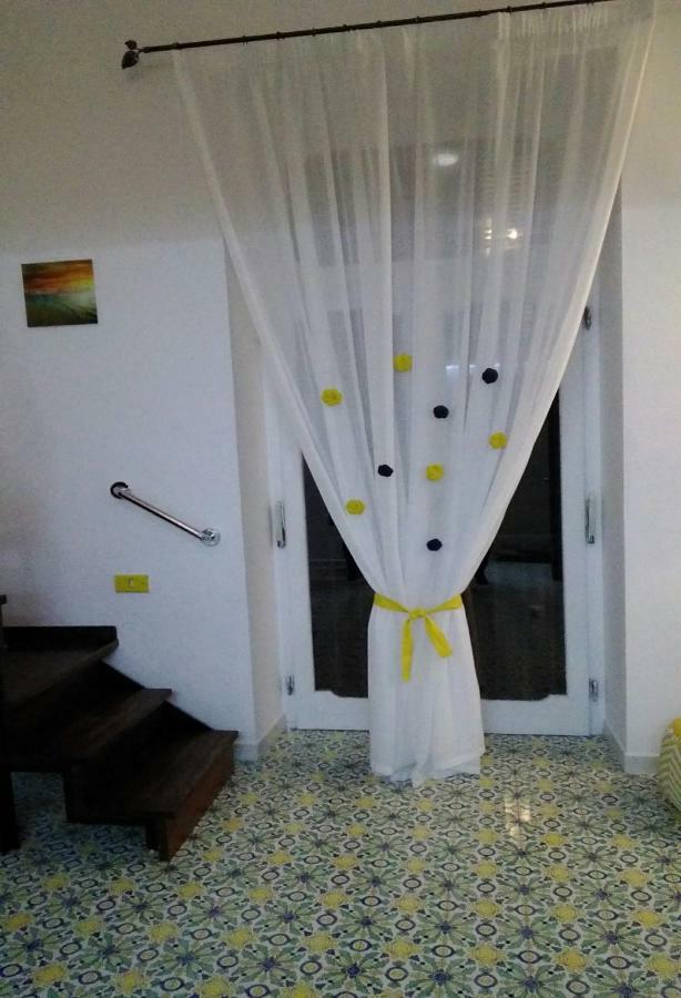 Il Sorriso Acomodação com café da manhã Salerno Exterior foto